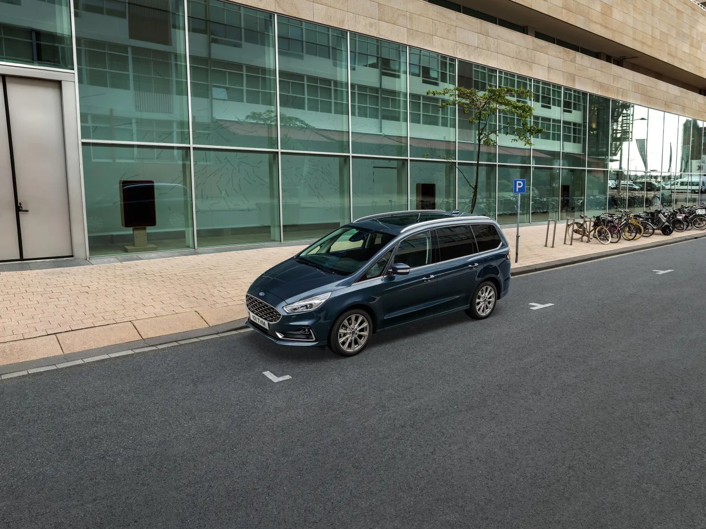Ford_Galaxy_3_generation_restyling__Minivan__3.jpg