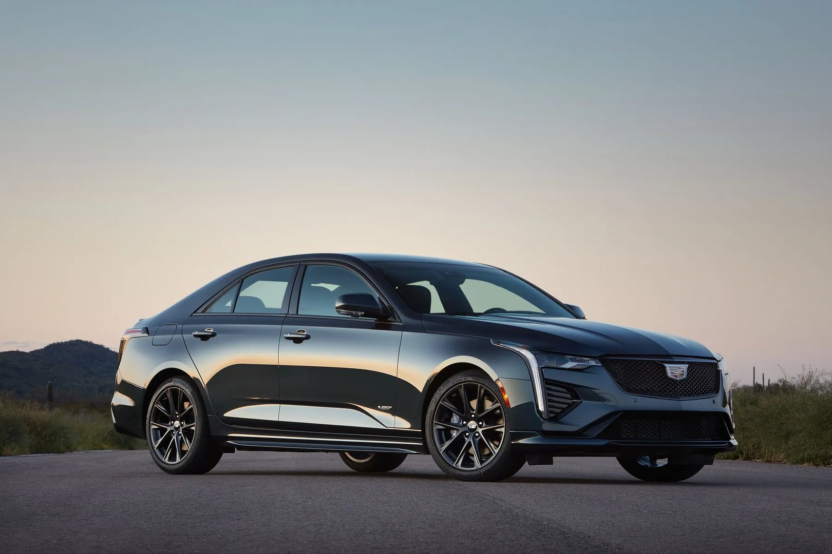 Cadillac_CT4-V_1_generation__Sedan__1.jpg