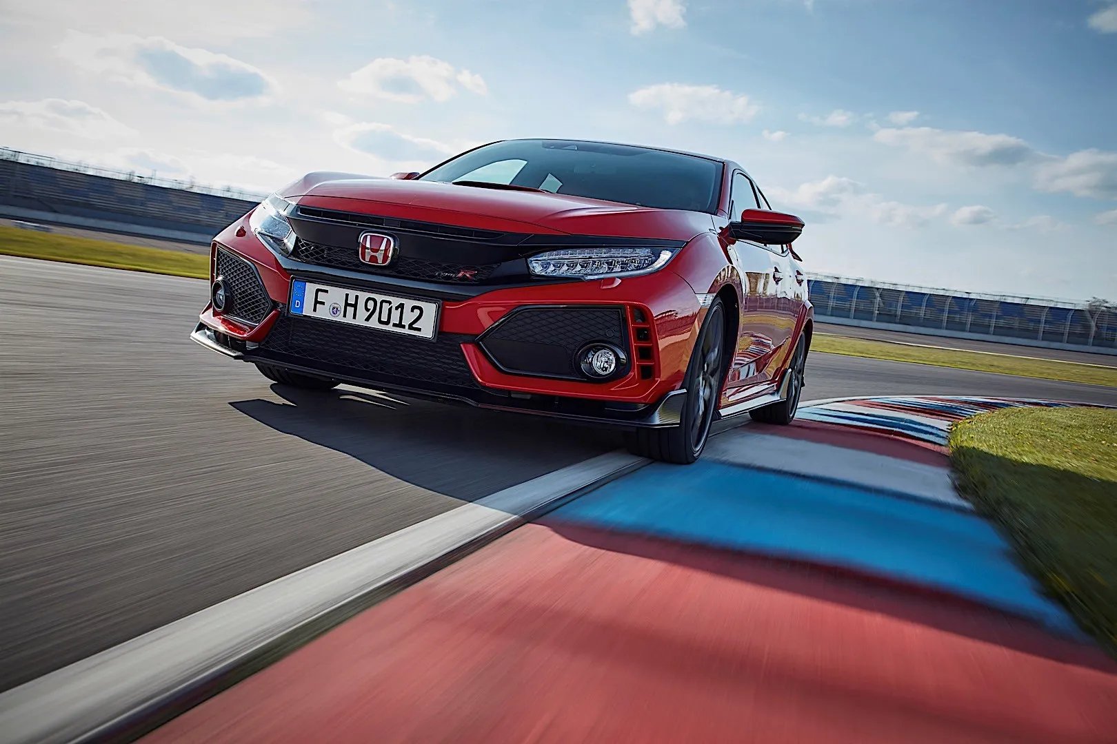Honda_Civic_Type_R_10_generation__Hatchback_5-door__1.jpg