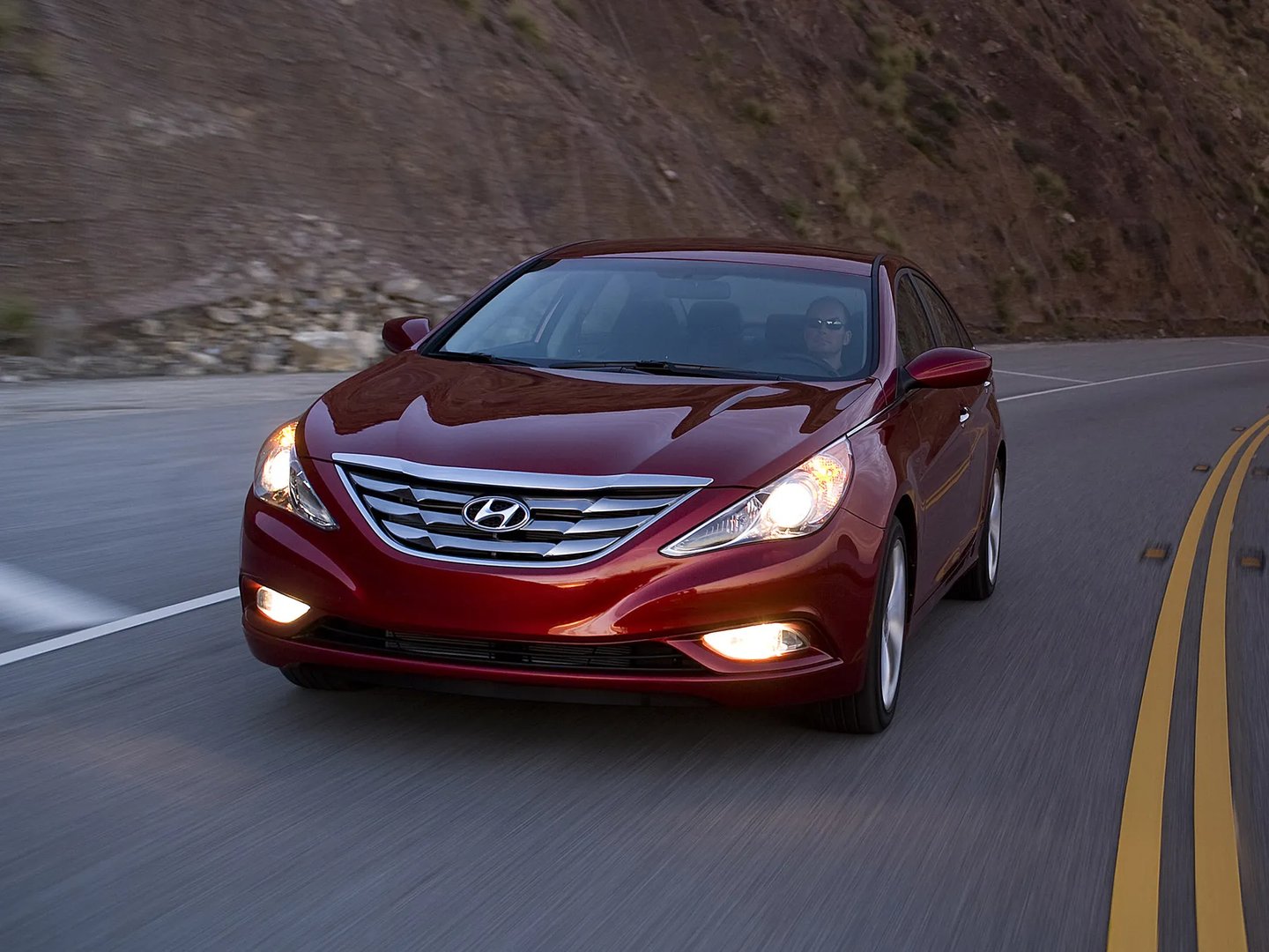 Hyundai_Sonata_6_generation__Sedan__7.jpg