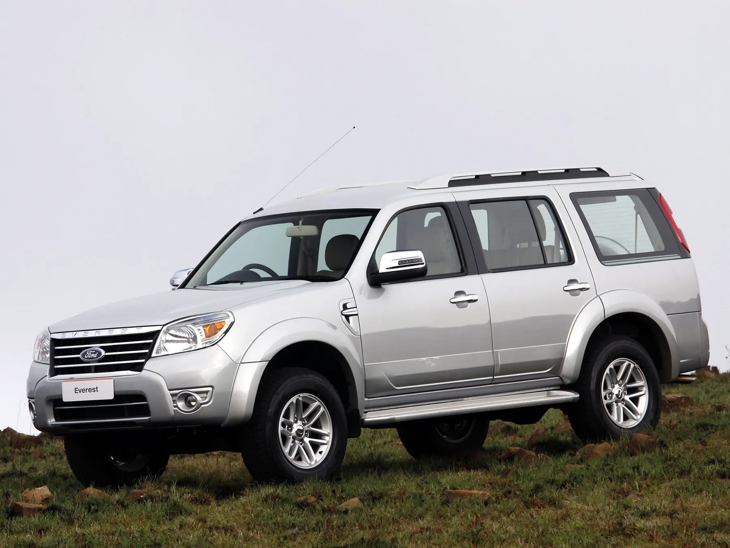 Ford_Everest_1_generation_restyling__SUV_5-doors__3.jpg