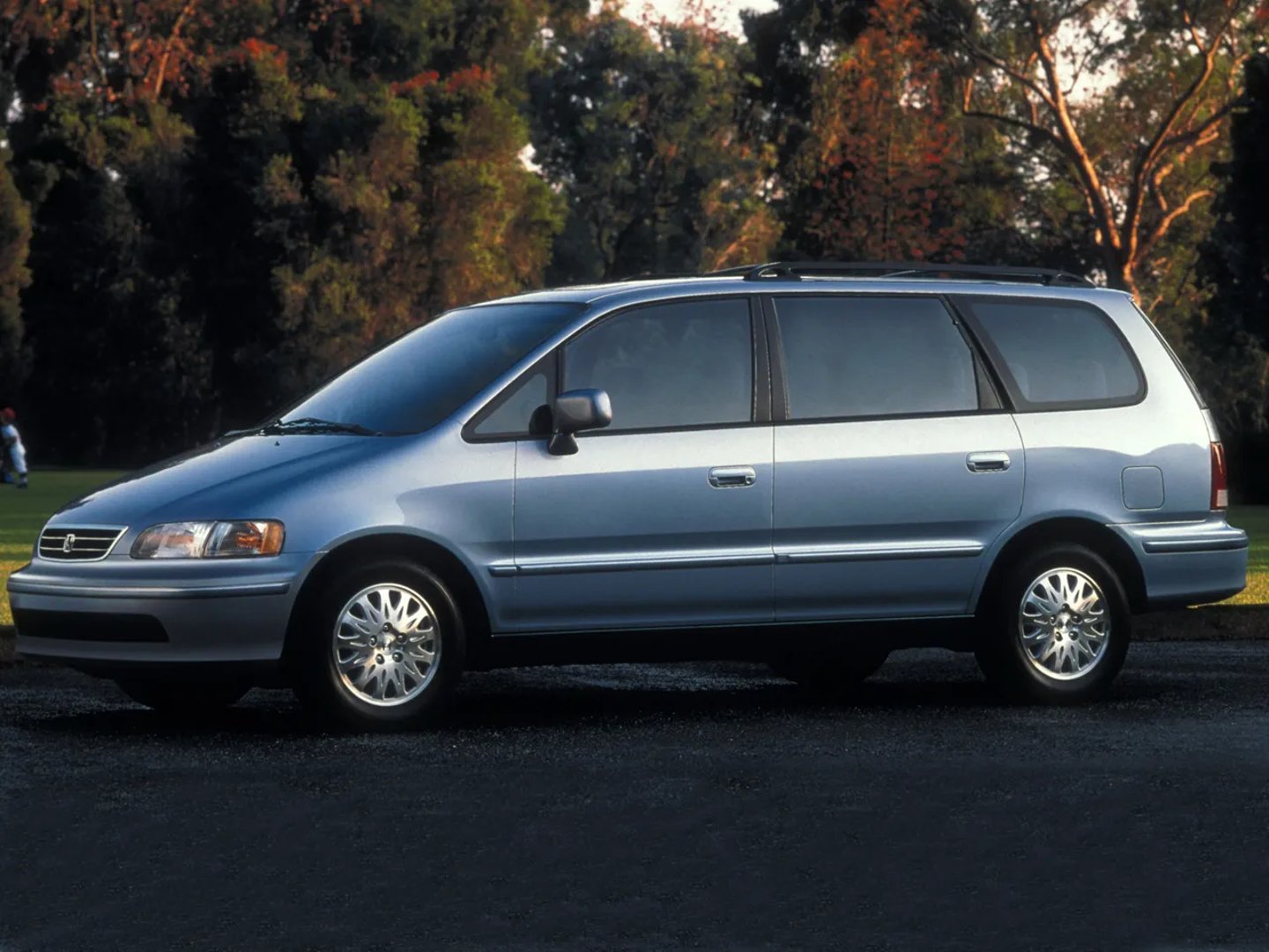 Honda_Odyssey_(USA)_1_generation__Minivan__3.jpg