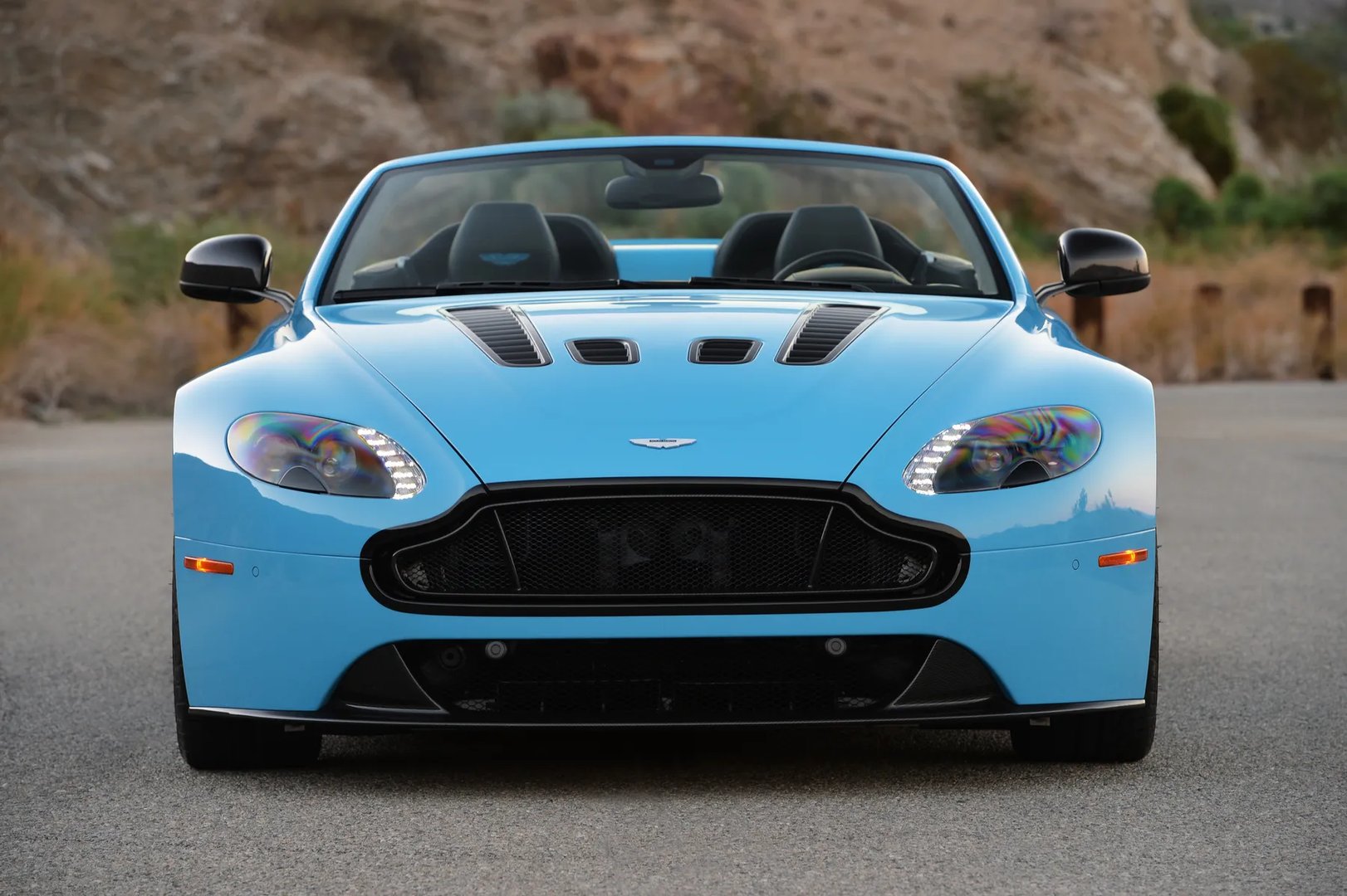 Aston Martin_V12_Vantage_1_generation__Roadster__11.jpg