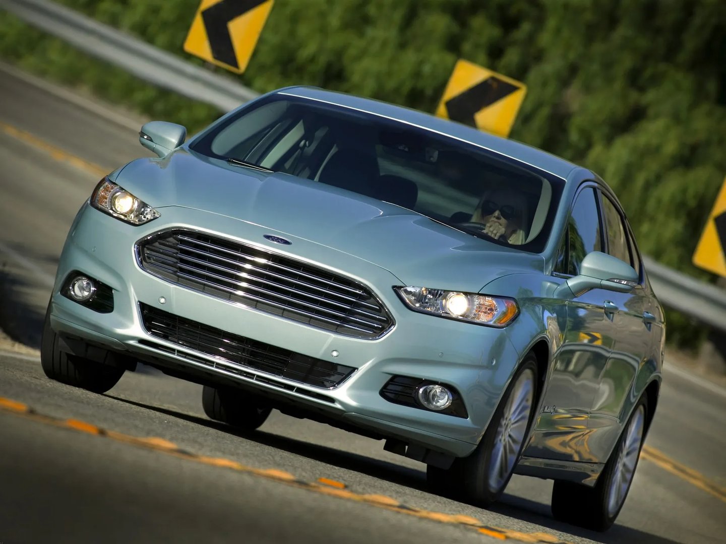 Ford_Fusion_(USA)_2_generation__Sedan__12.jpg