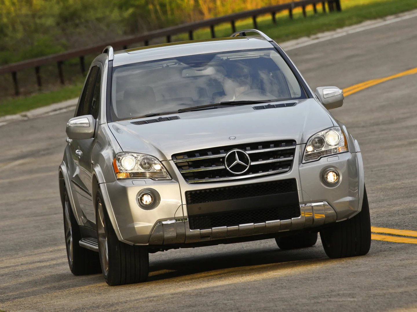 Mercedes_M-Class_AMG_2_generation_restyling__SUV_5-doors__4.jpg