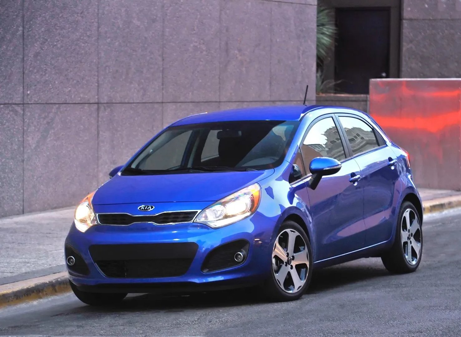 Kia_Rio_3_generation__Hatchback_5-door__main.jpg