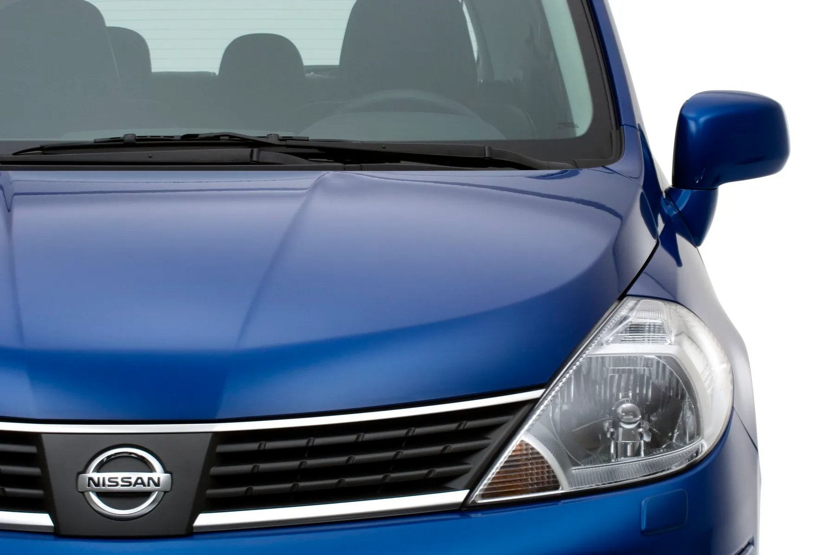 Nissan_Tiida_1_generation__Hatchback_5-door__11.jpg