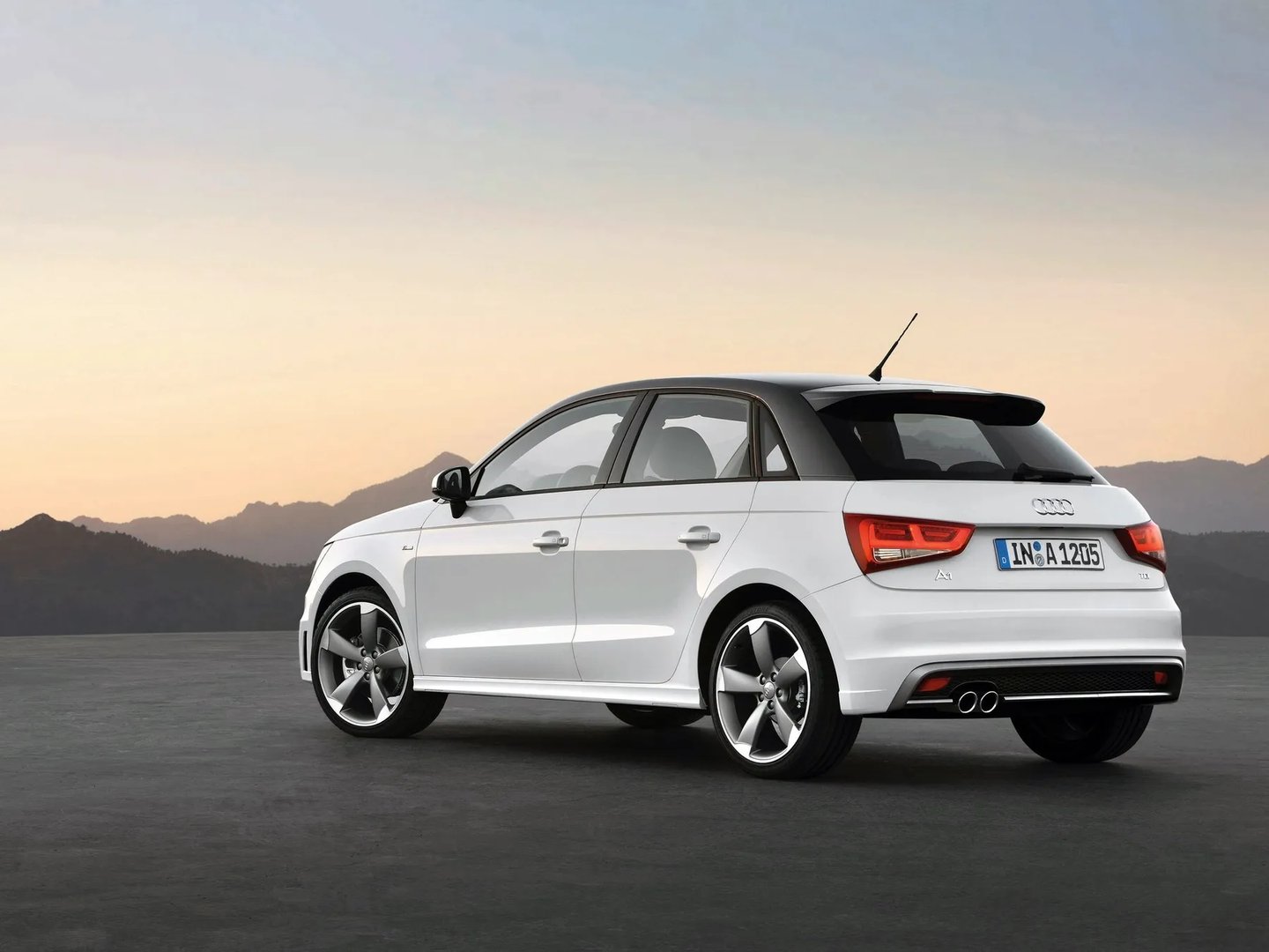 Audi_A1_1_generation__Mini_5-doors__10.jpg
