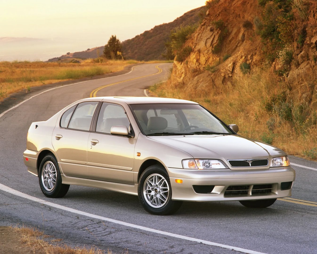 Infiniti_G_2_generation__Sedan__8.jpg