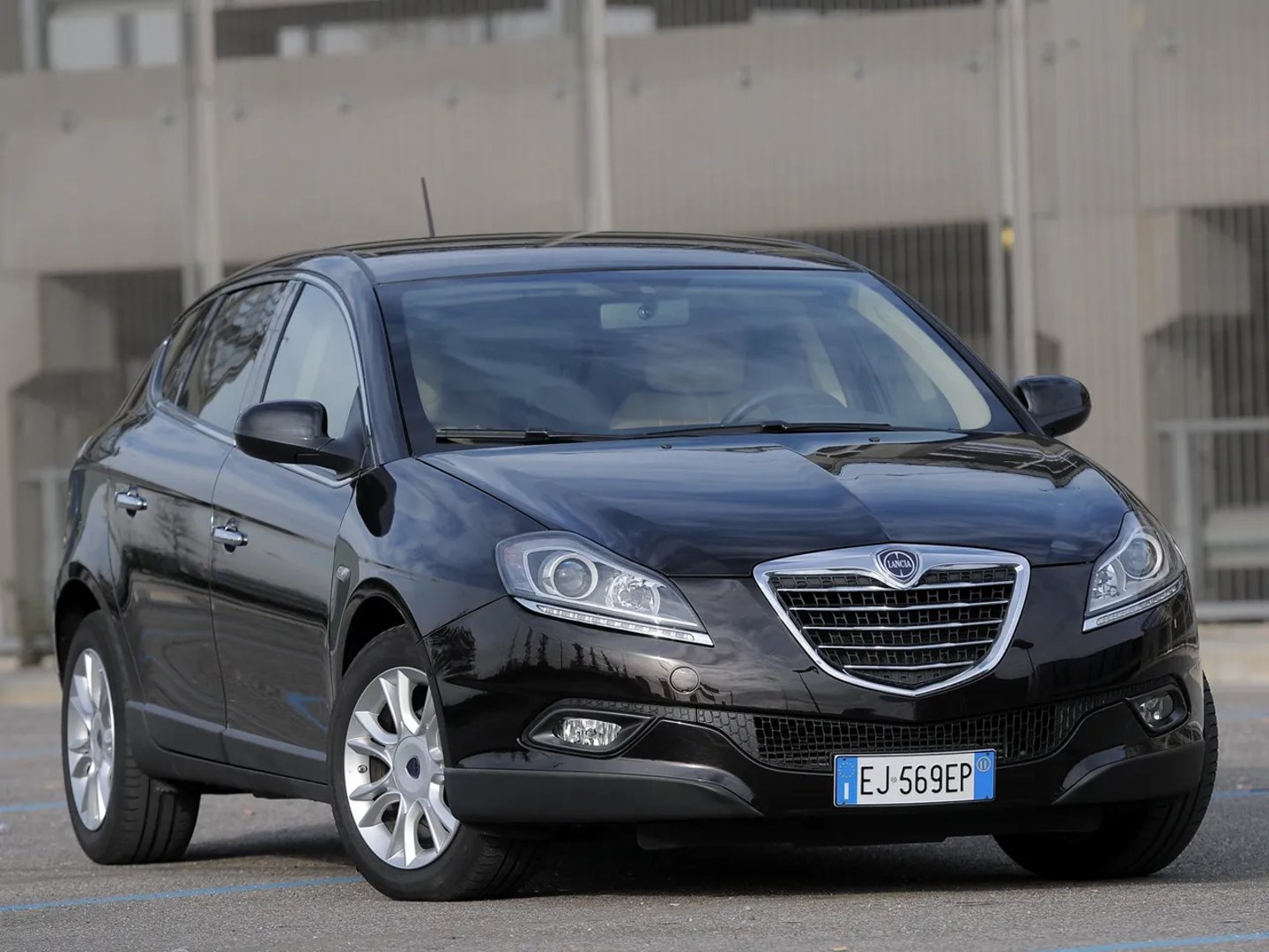 Lancia_Delta_3_generation_restyling__Hatchback_5-door__1.jpg