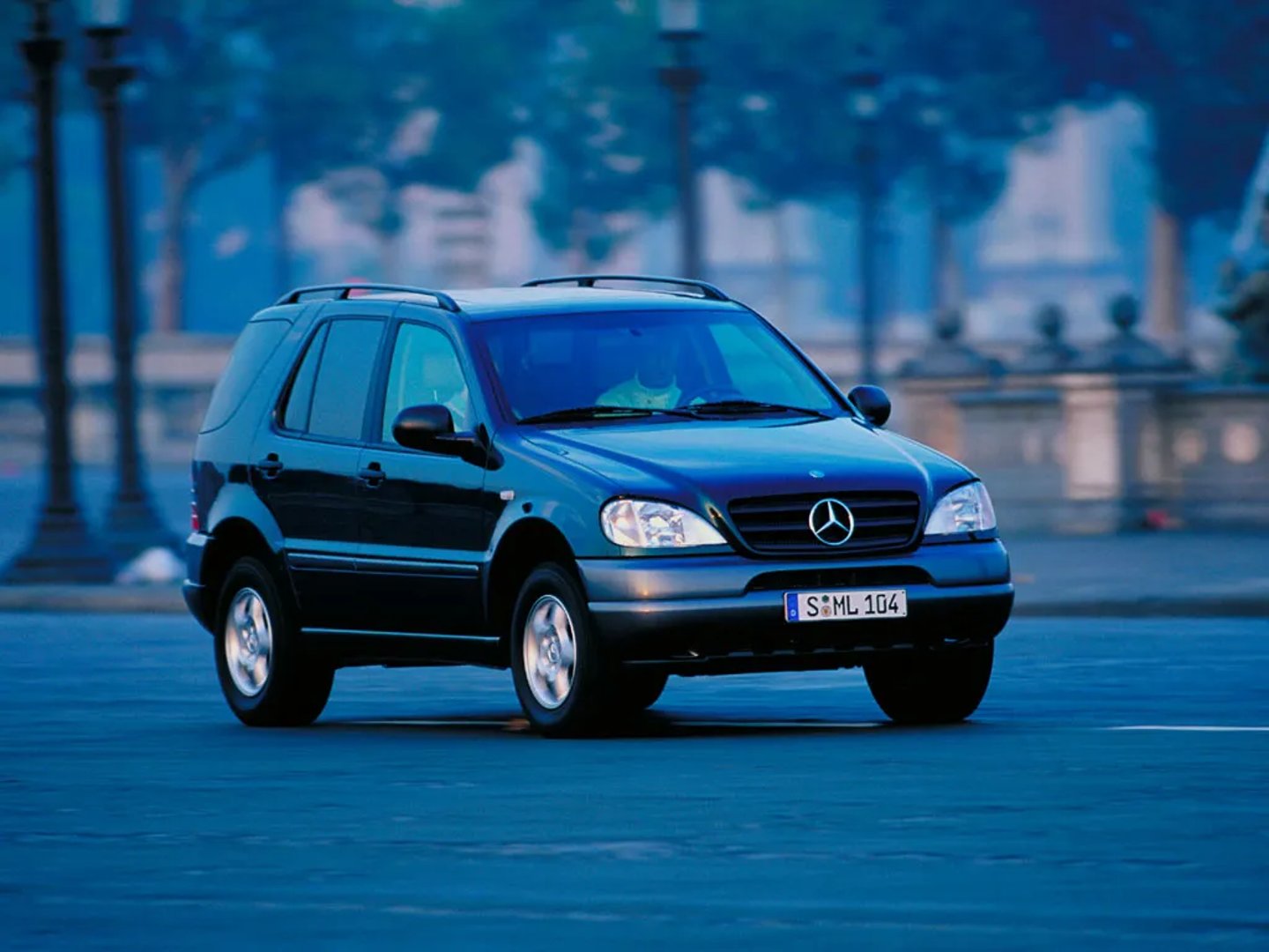Mercedes_M-Class_1_generation__SUV_5-doors__10.jpg