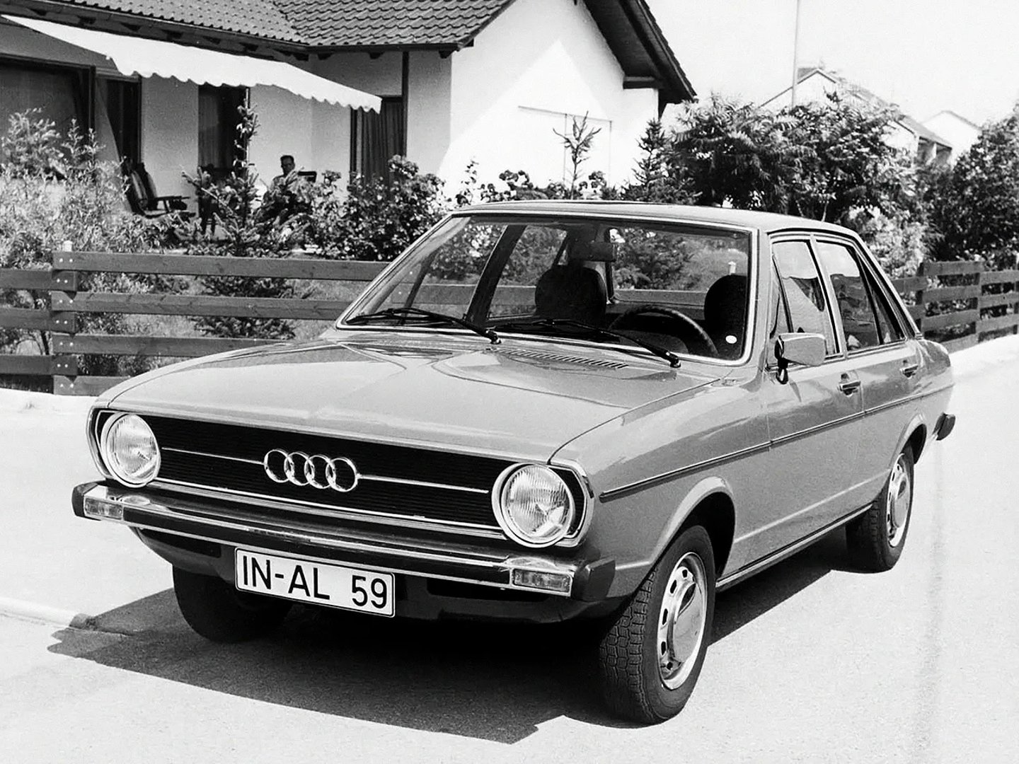 Audi_80_1_generation__Sedan__4.jpg