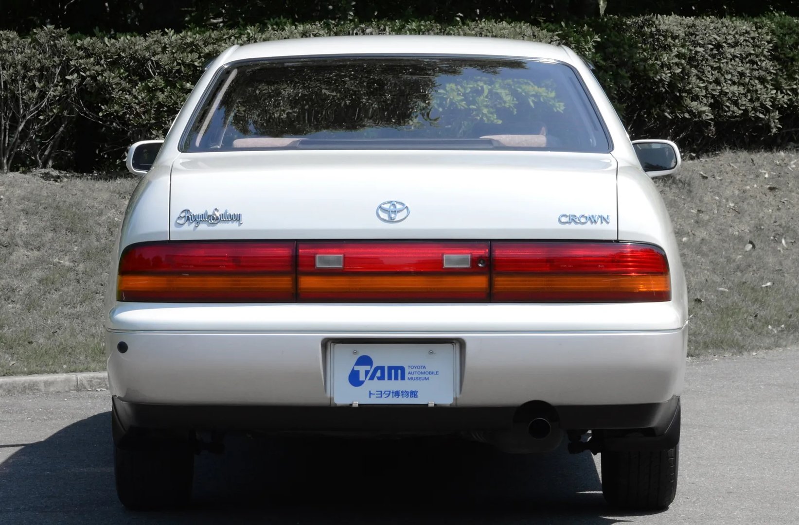 Toyota_Crown_9_generation__Sedan__3.jpg