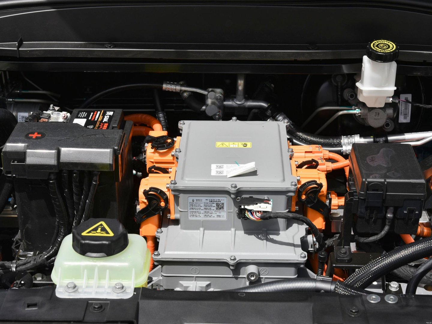 ora_Funky_Cat_1_generation__Hatchback_5-door__72.jpg