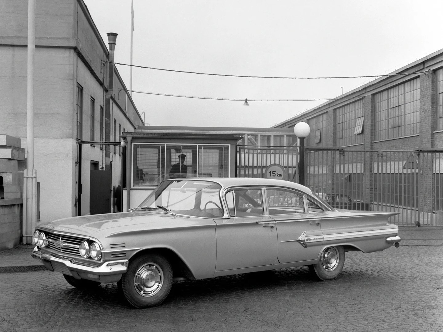 Chevrolet_Impala_2_generation__Sedan__2.jpg