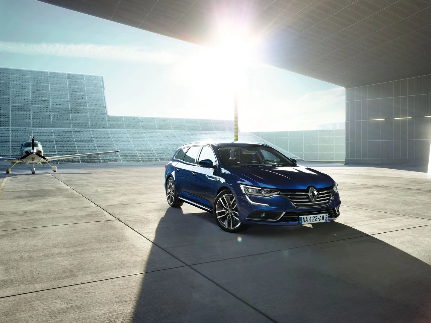 Renault_Talisman_1_generation__Estate_5-door__6.jpg