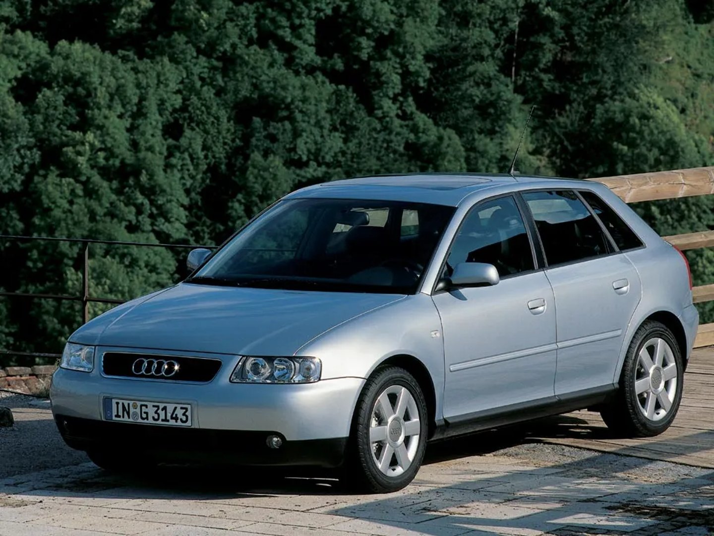 Audi_A3_1_generation__Hatchback_5-door__3.jpg