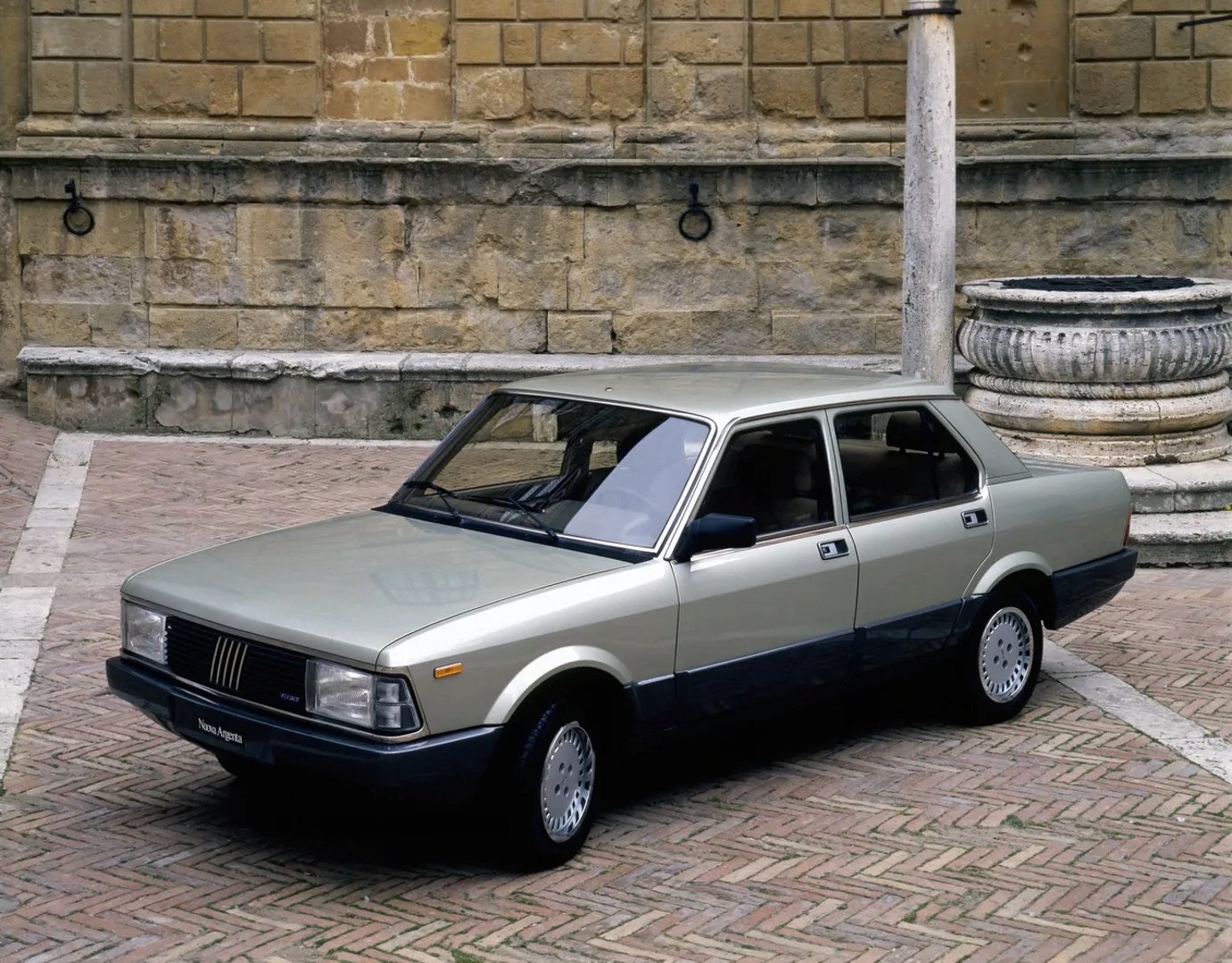 Fiat_Argenta_1_generation__Sedan__3.jpg