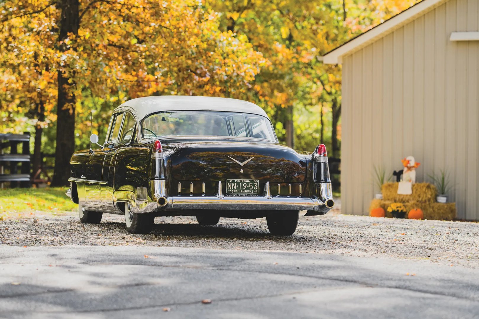Cadillac_Sixty_Special_5_generation__Sedan__3.jpg
