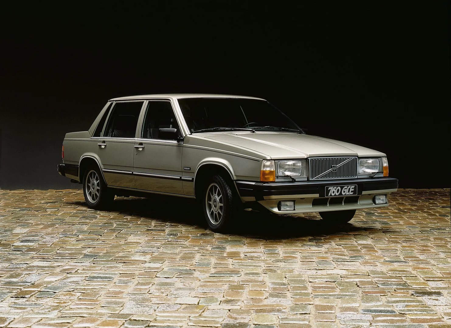 Volvo 760 1 generation  Sedan