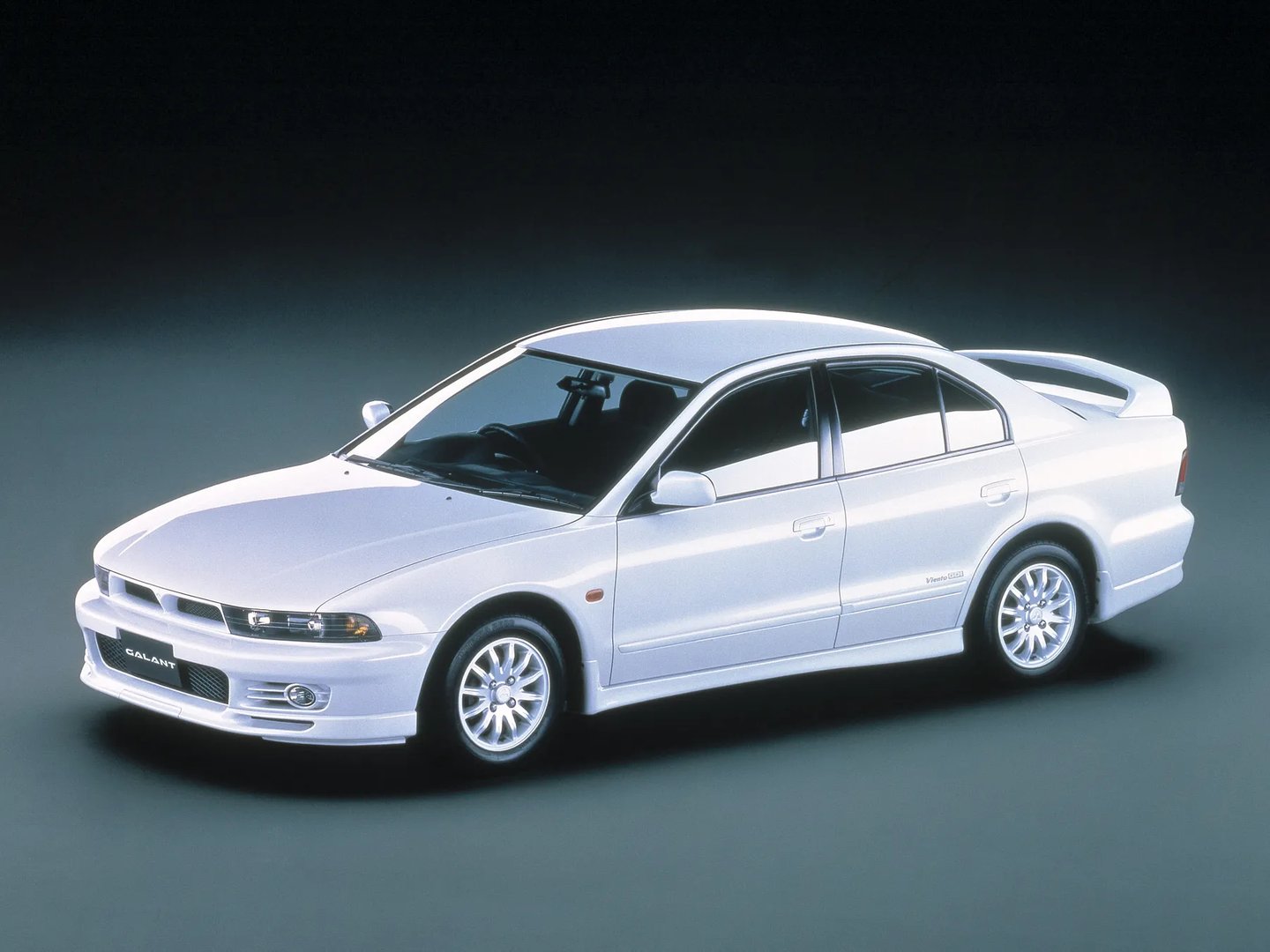 Mitsubishi_Galant_8_generation__Sedan__5.jpg