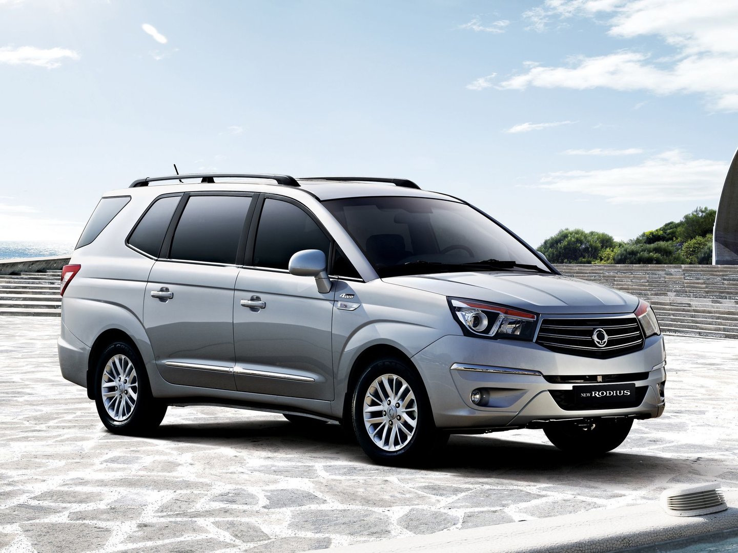 ssangyong_Rodius_2_generation__Minivan__3.jpg
