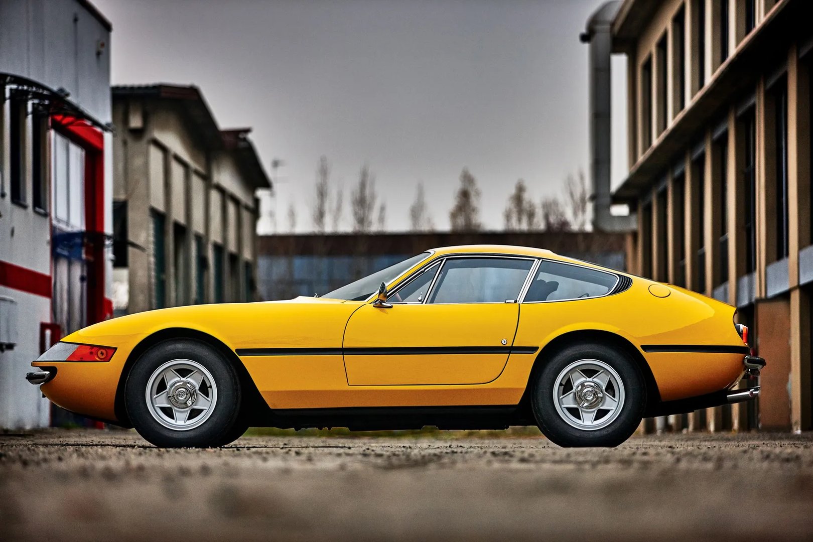Ferrari_365_GTS_Daytona_1_generation__Coupe__2.jpg