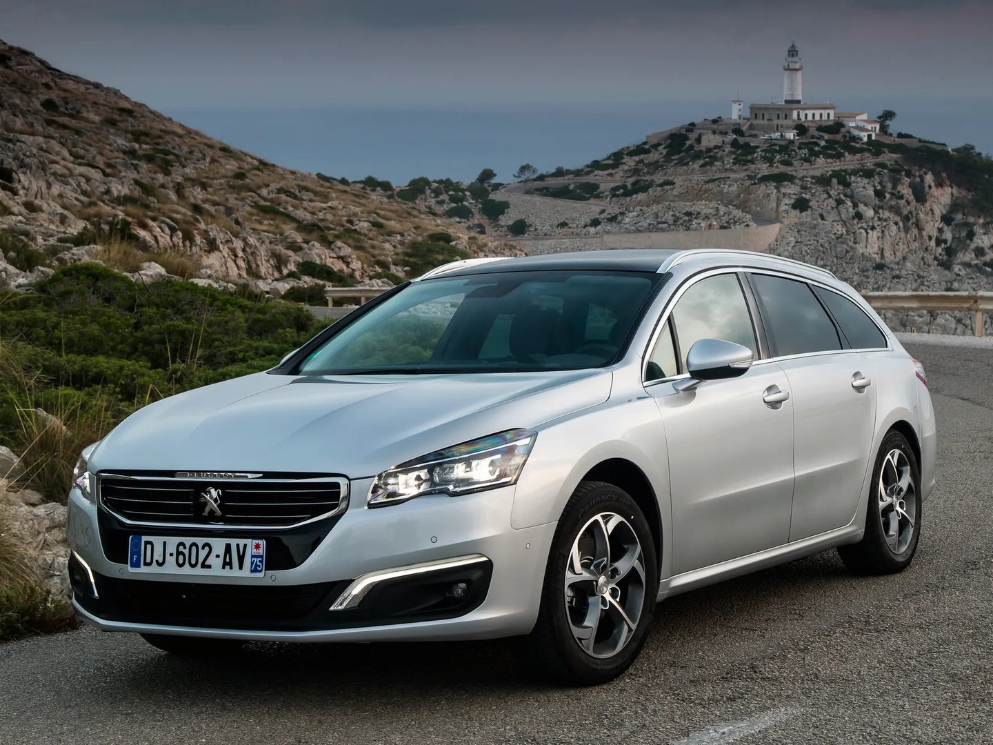 Peugeot_508_1_generation_restyling__Estate_5-door__9.jpg