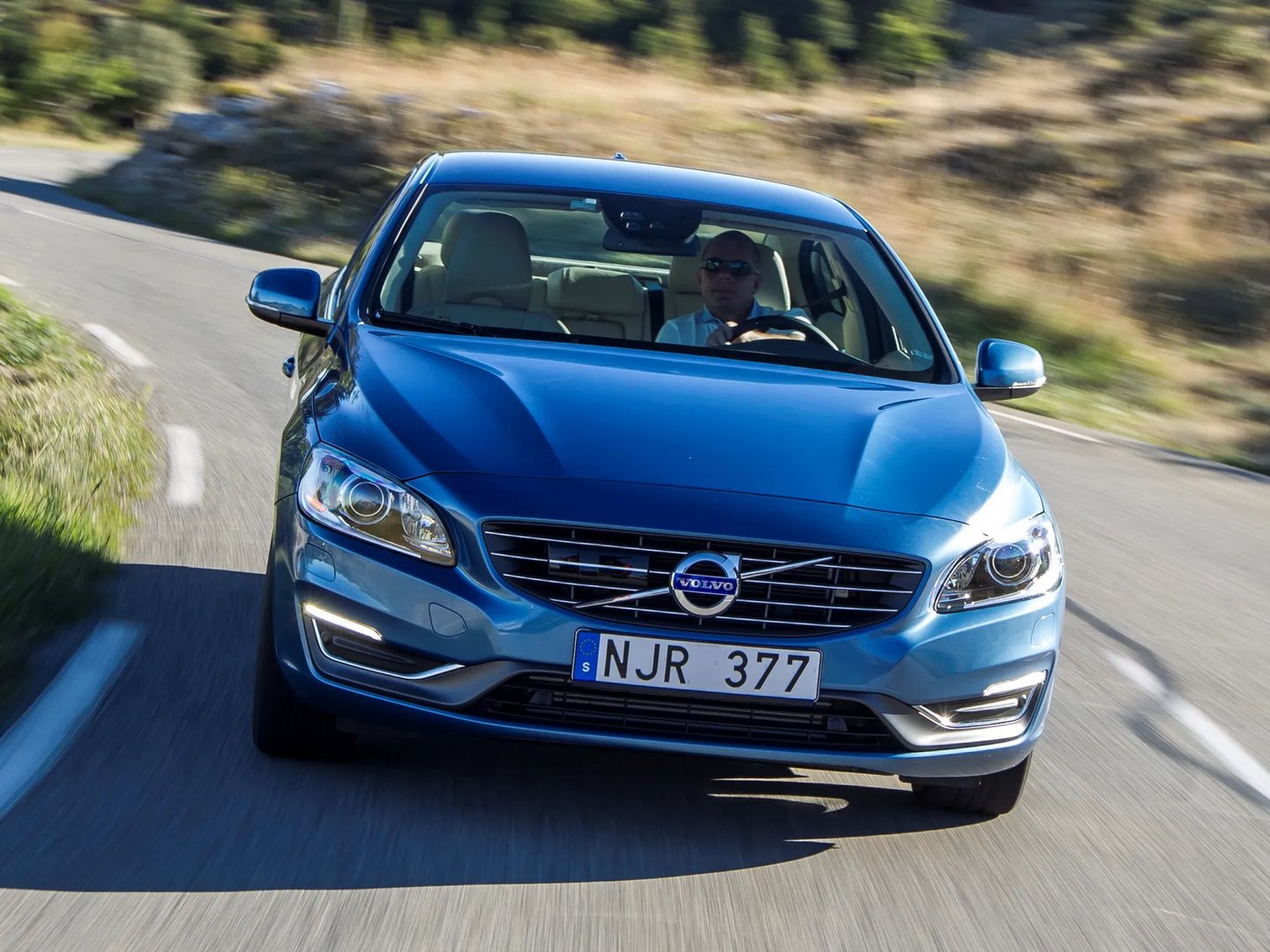 Volvo_S60_2_generation_restyling__Sedan__10.jpg
