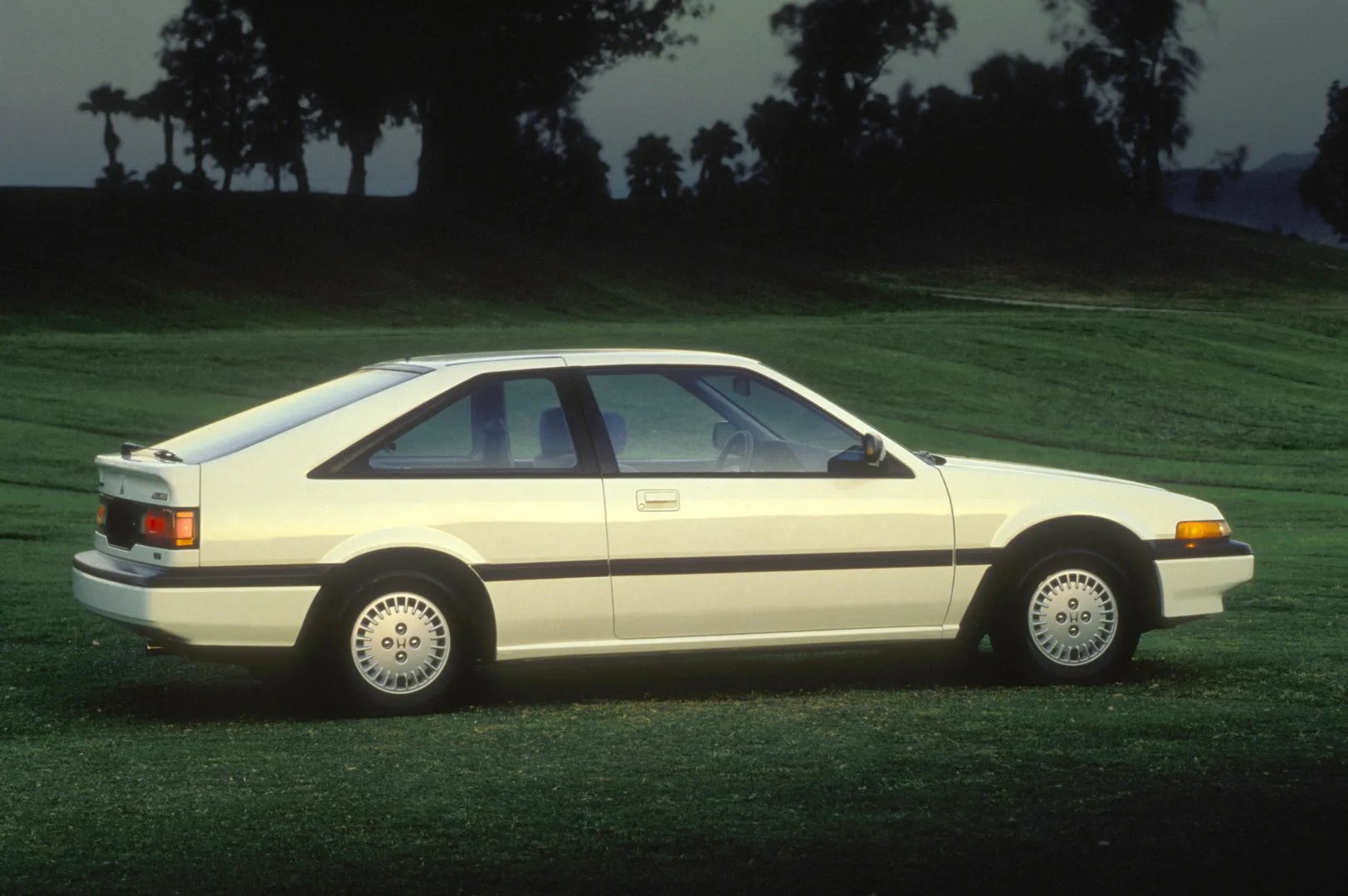 Honda_Accord_(USA)_3_generation__Hatchback_3-door__1.jpg