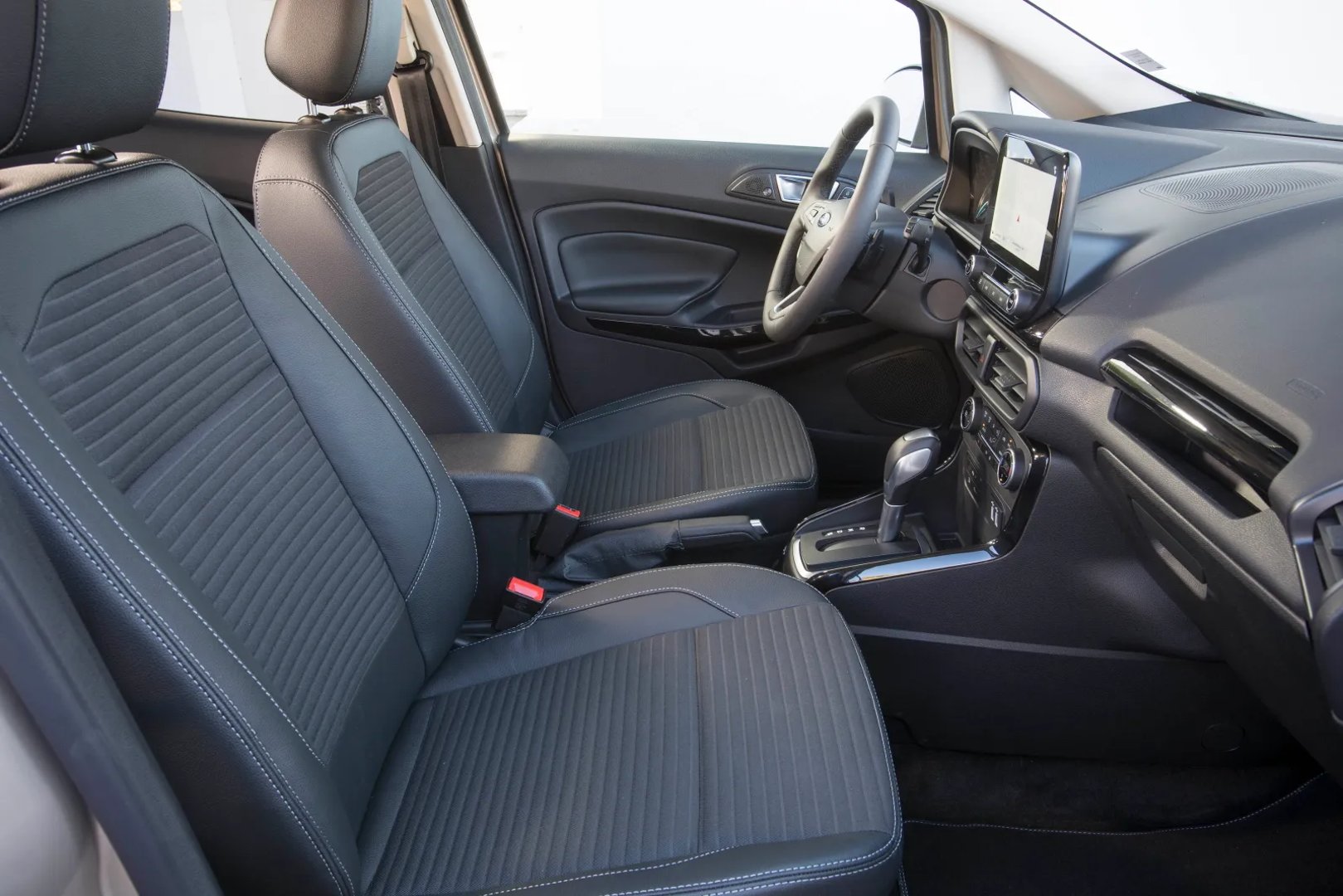 Ford_EcoSport_2_generation_restyling__SUV_5-doors__9.jpg