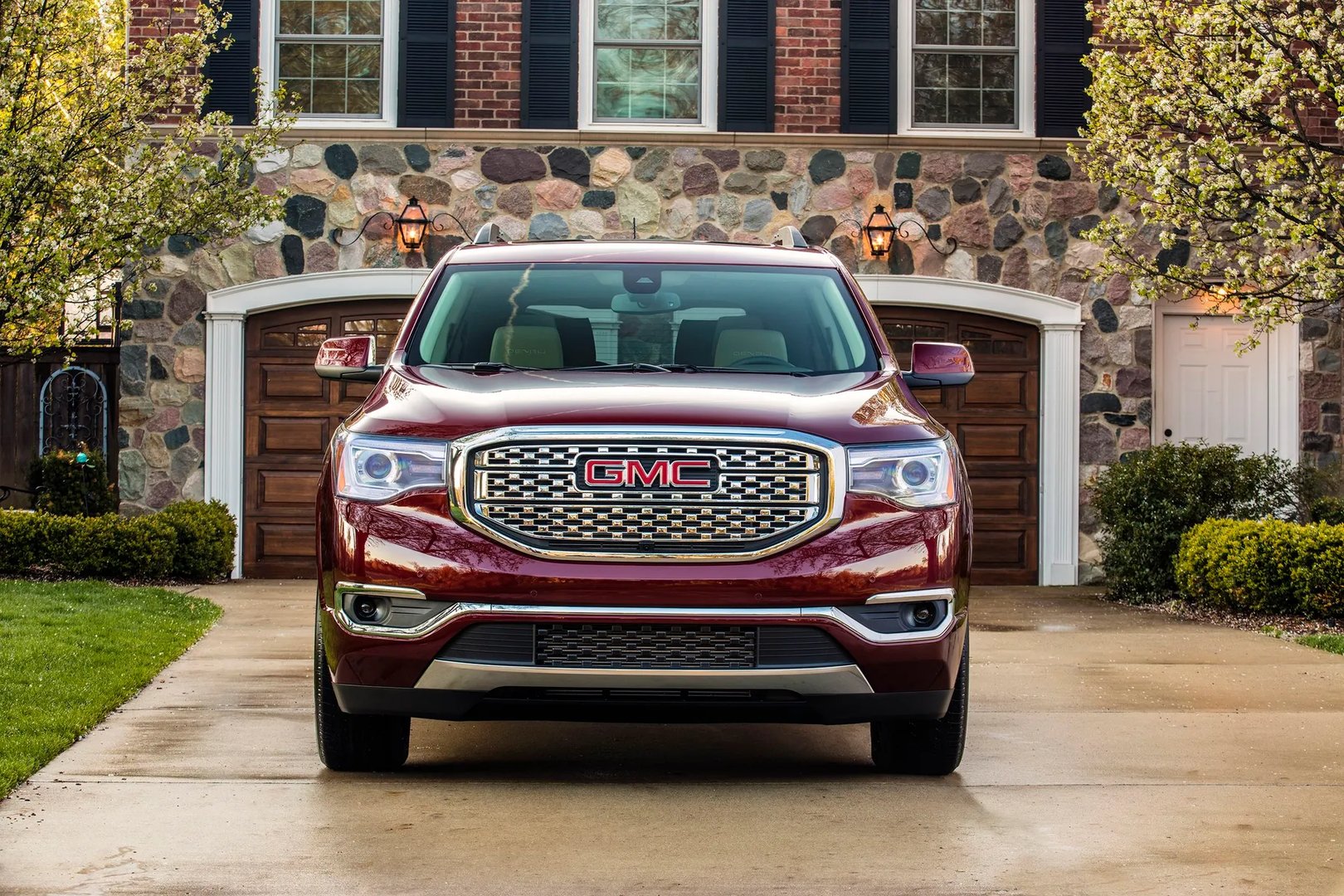 GMC_Acadia_2_generation__SUV_5-doors__1.jpg