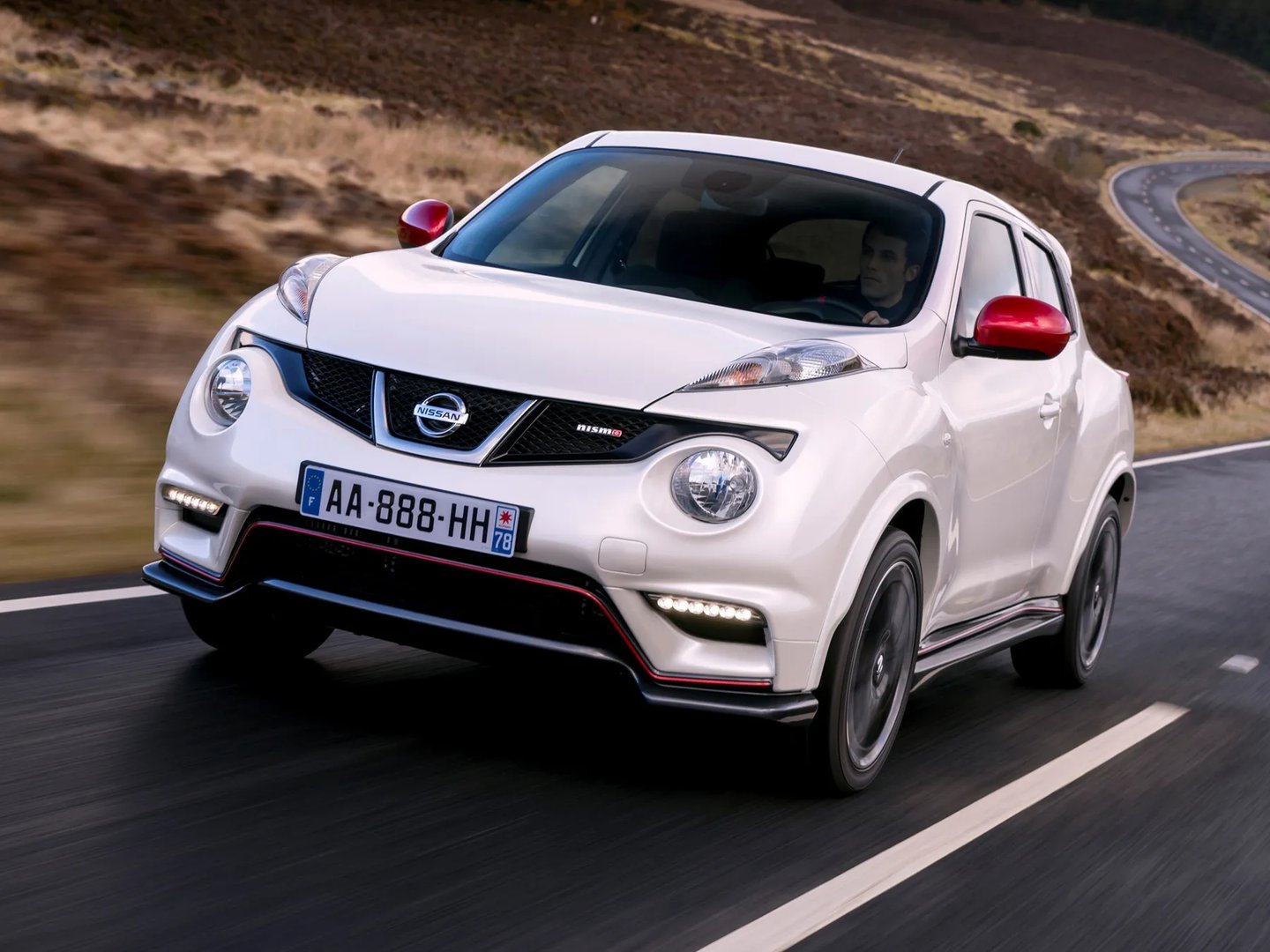 Nissan_Juke_Nismo_1_generation__SUV_5-doors__12.jpg