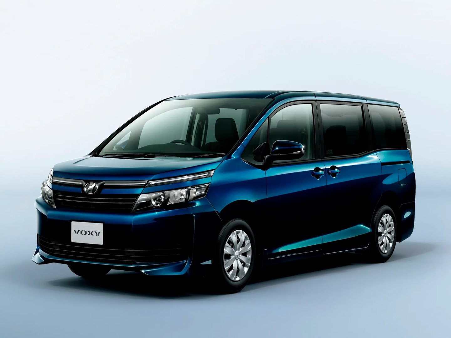 Toyota_Voxy_3_generation__Minivan__1.jpg