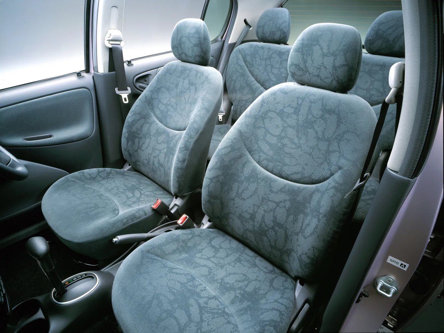 Toyota_Vitz_1_generation__Mini_5-doors__12.jpg