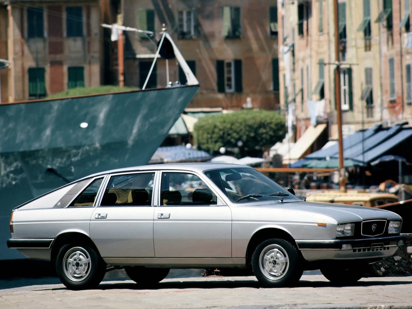Lancia_Gamma_1_generation__Fastback__8.jpg