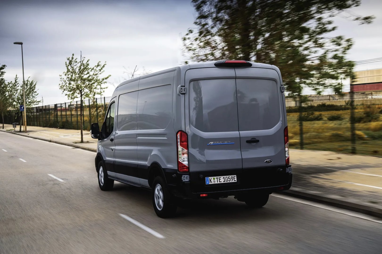 Ford_Transit_4_generation_restyling__Van__1.jpg