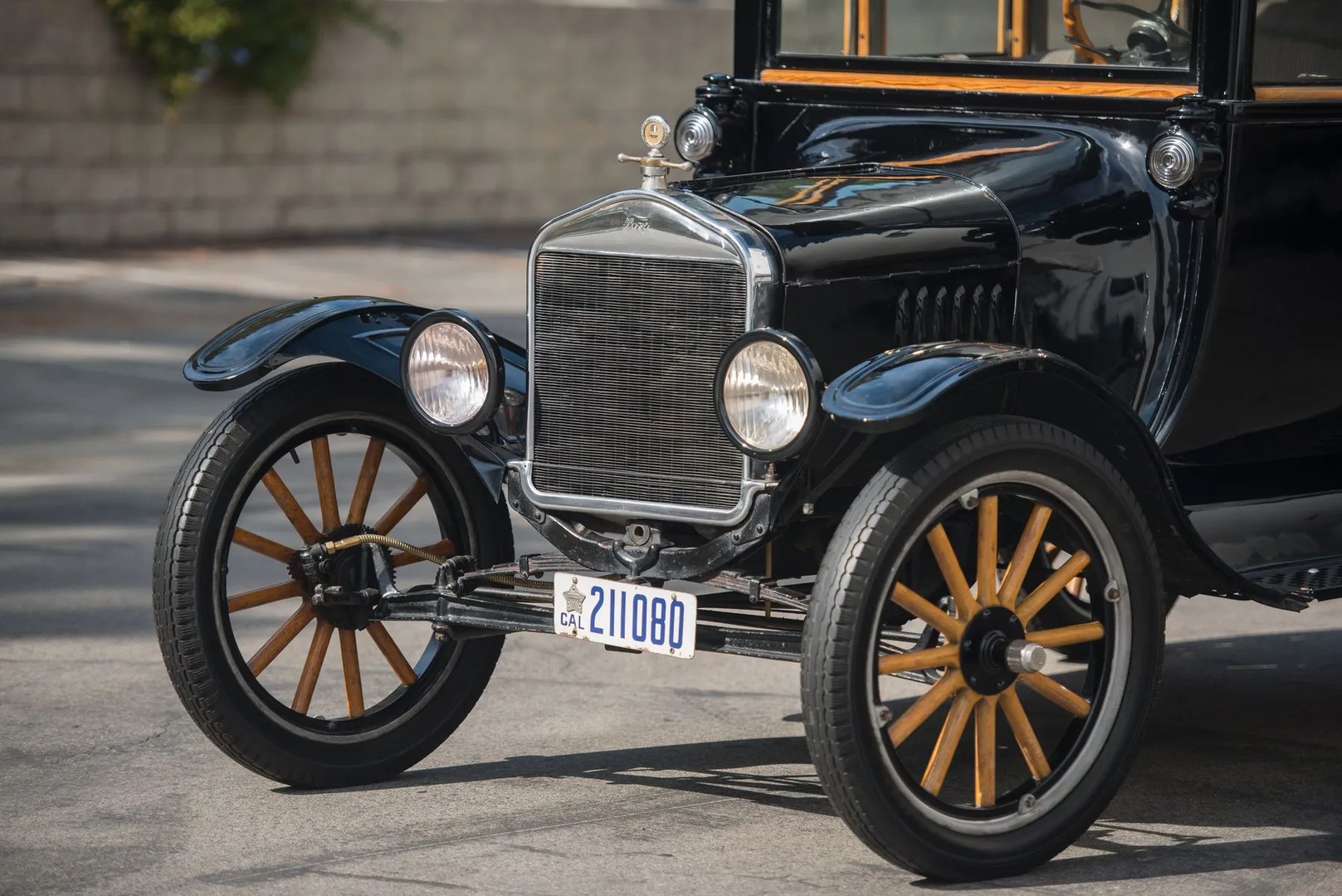 Ford_Model_T_1_generation__Sedan_2-doors__9.jpg