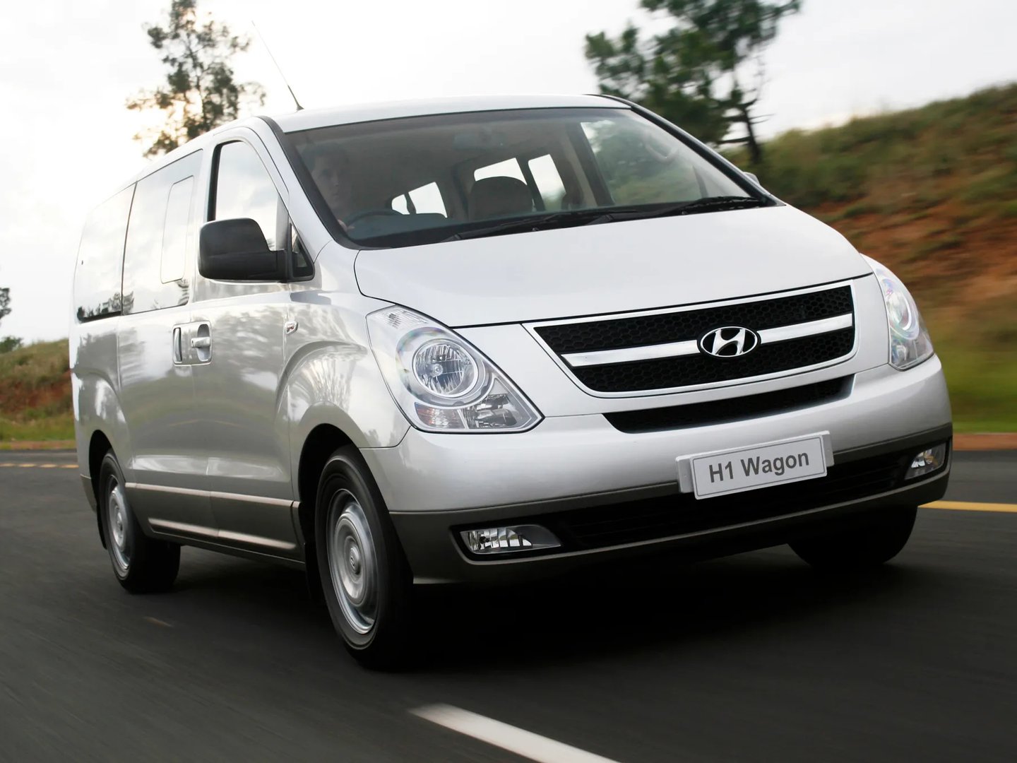 Hyundai_i800_2_generation_restyling__Minivan__10.jpg
