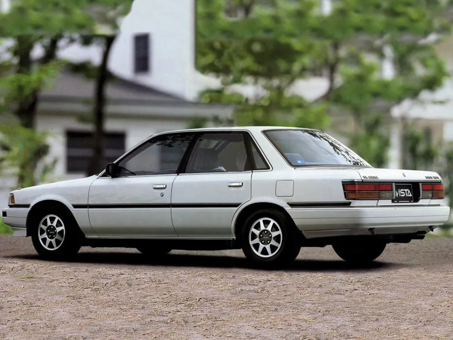 Toyota_Vista_2_generation__Sedan__2.jpg