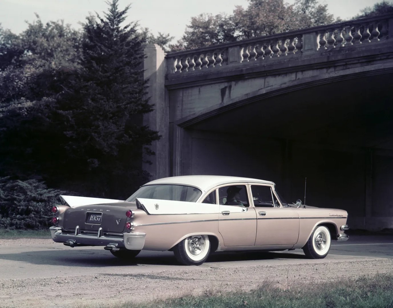 Dodge_Custom_Royal_2_generation__Sedan__1.jpg