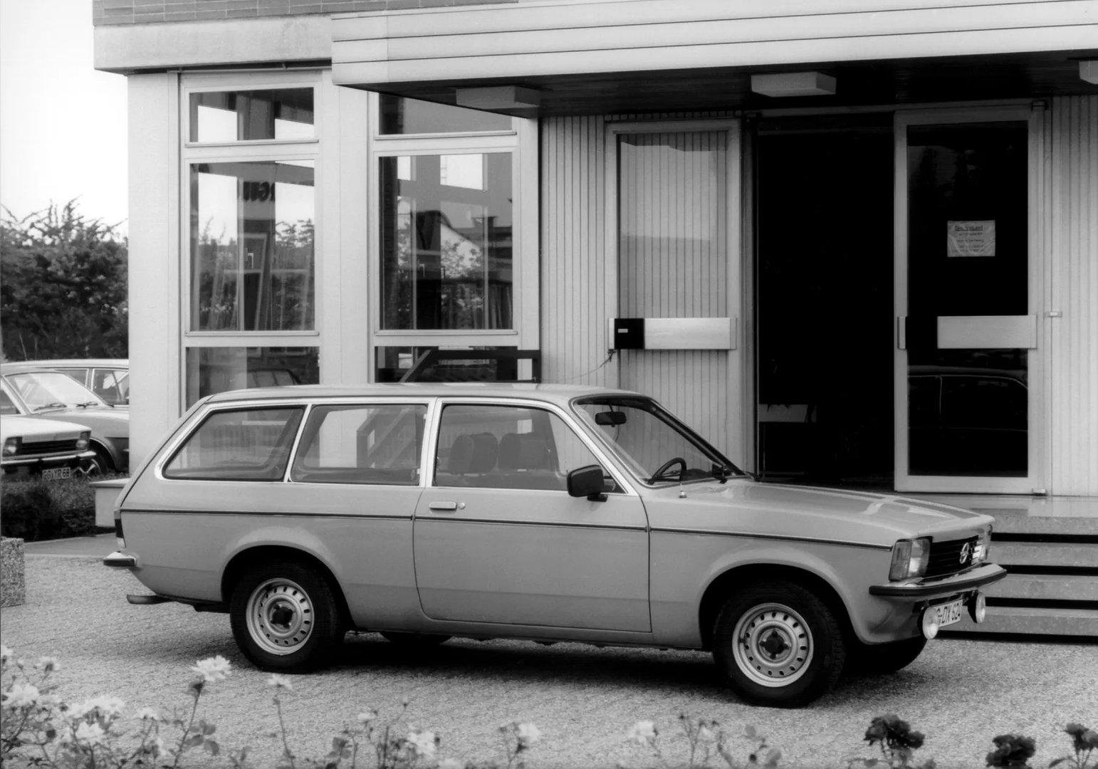Opel_Kadett_3_generation__Estate_3-door__5.jpg