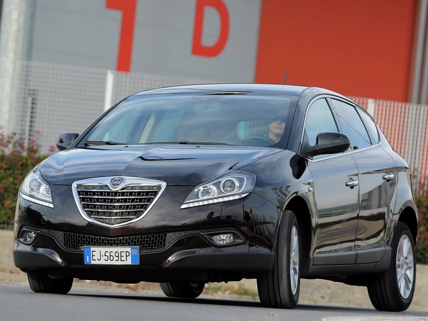 Lancia_Delta_3_generation_restyling__Hatchback_5-door__7.jpg