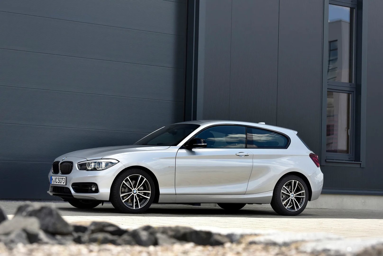 BMW_1_series_2_generation_restyling_2__Hatchback_3-door__9.jpg
