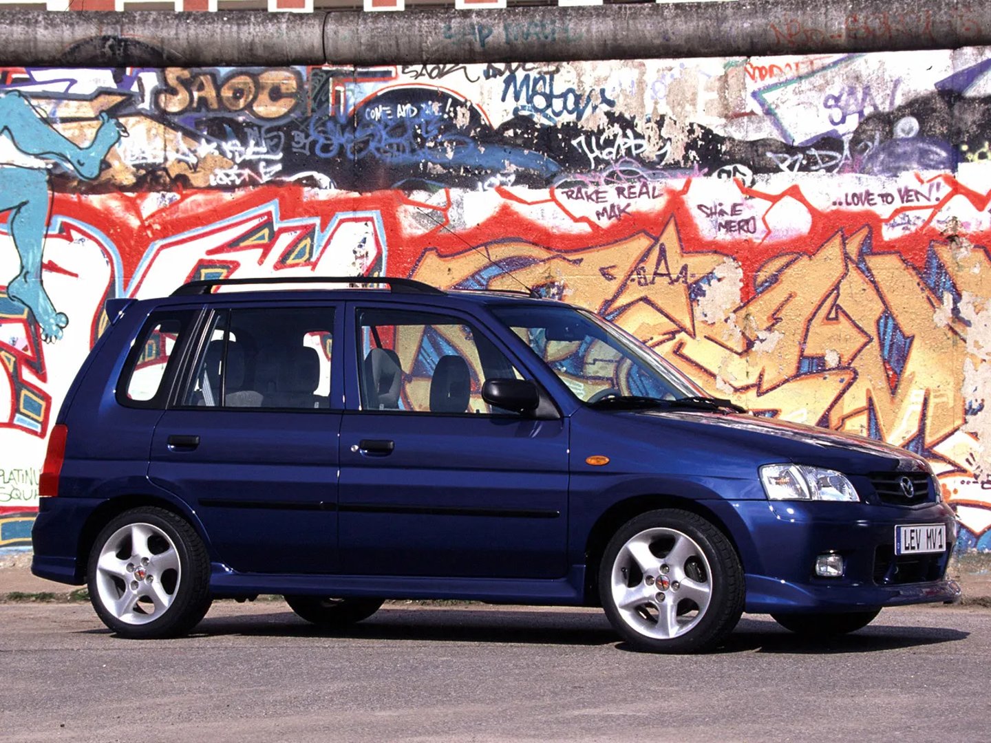 Mazda_Demio_1_generation__Mini_5-doors__7.jpg