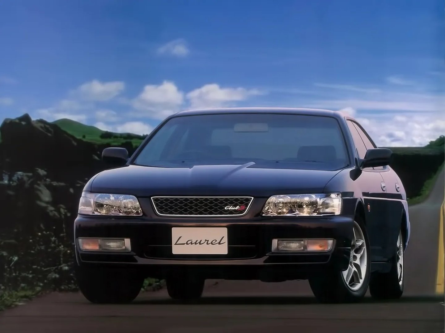 Nissan_Laurel_8_generation__Sedan__1.jpg