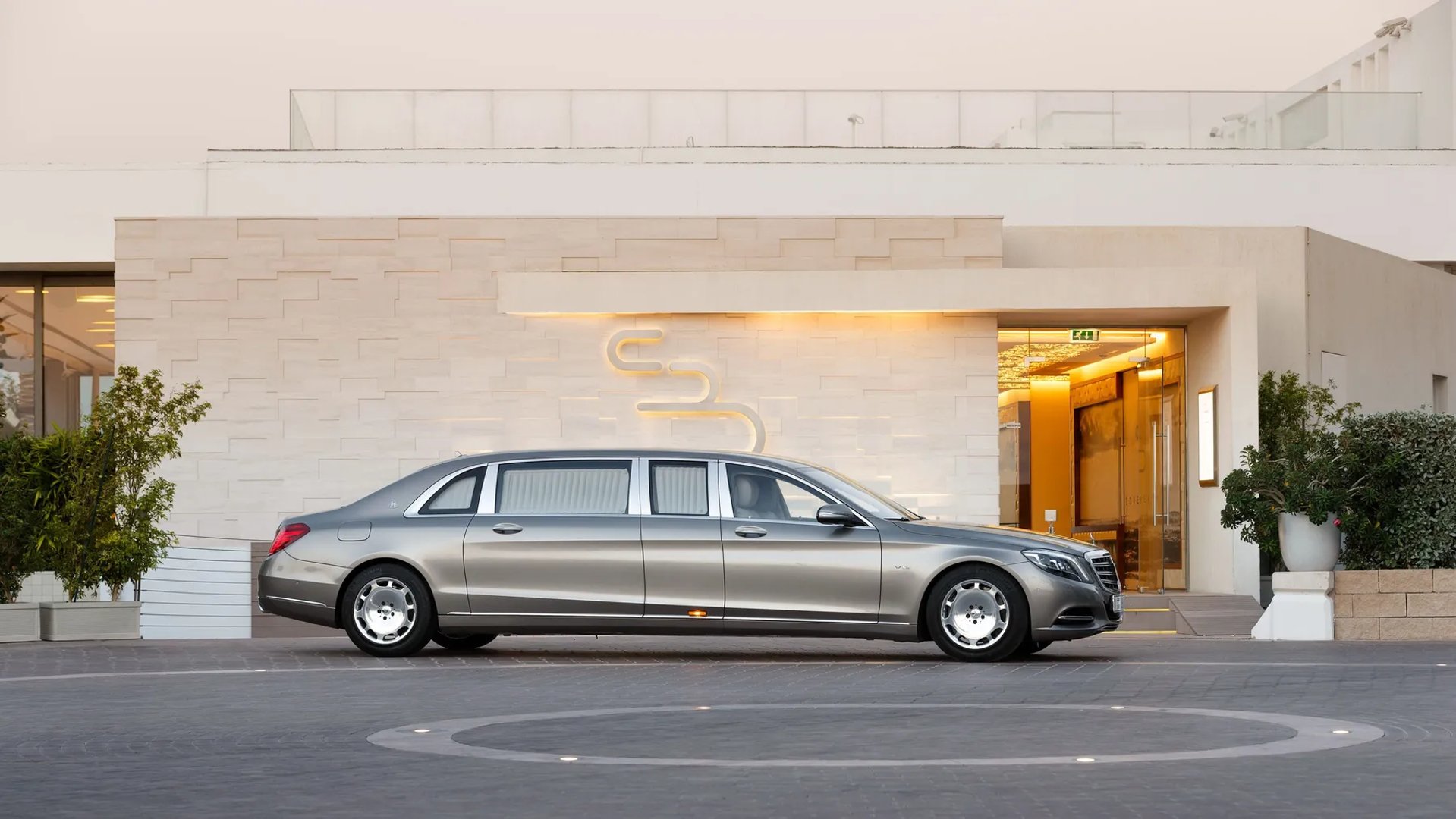 Mercedes_Maybach_S-Class_1_generation__Limousine__5.jpg