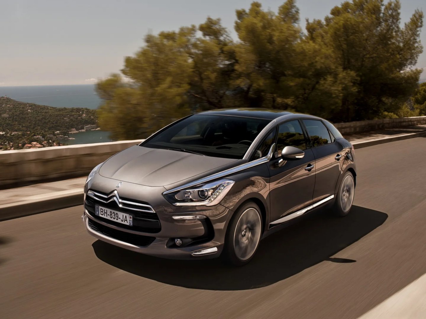 Citroen_DS5_1_generation__Hatchback_5-door__8.jpg