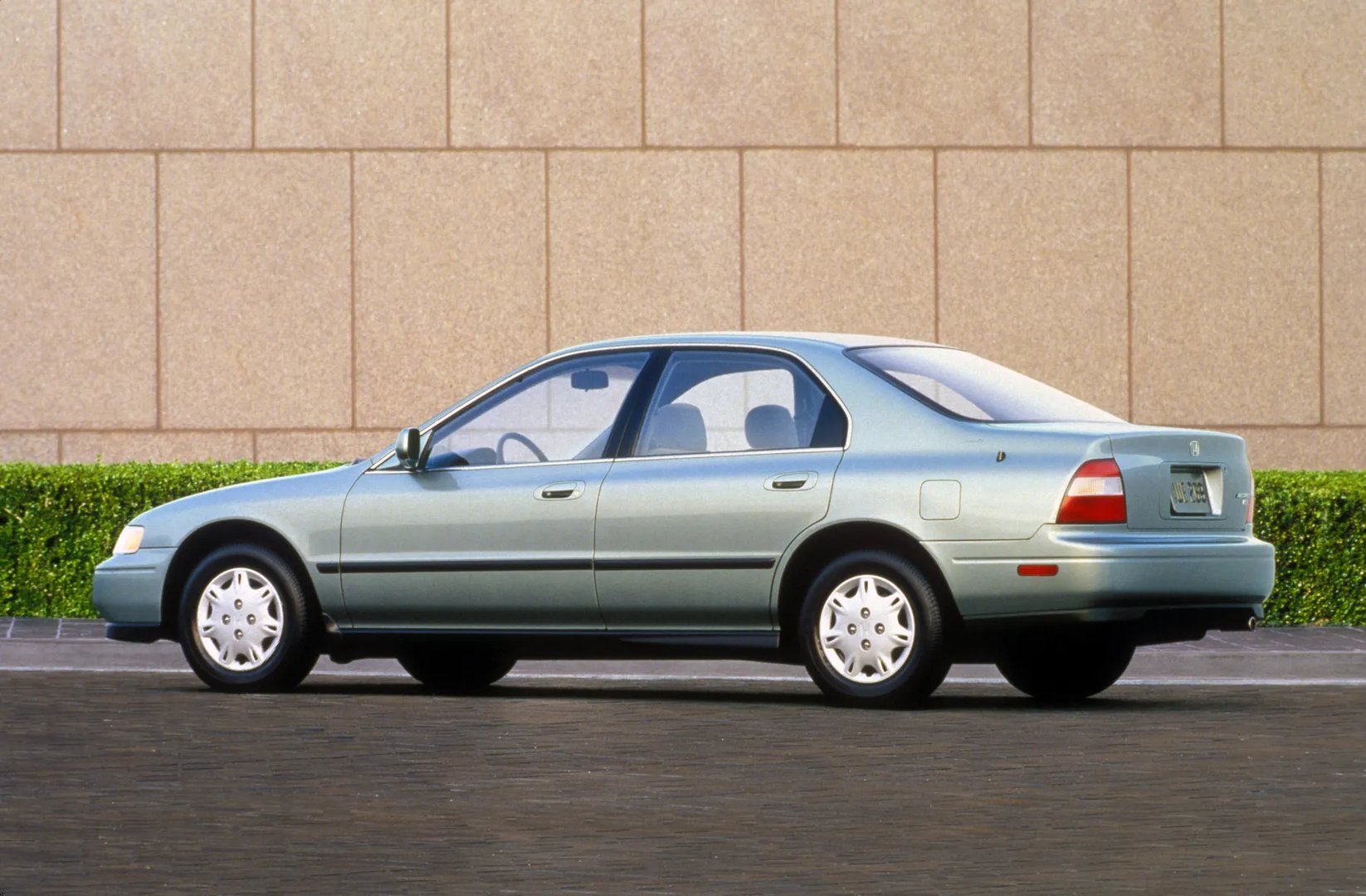 Honda_Accord_5_generation__Sedan__4.jpg