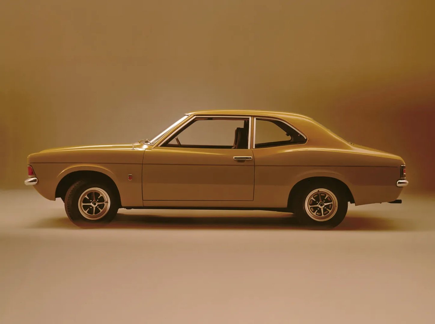 Ford_Cortina_3_generation__Sedan_2-doors__1.jpg